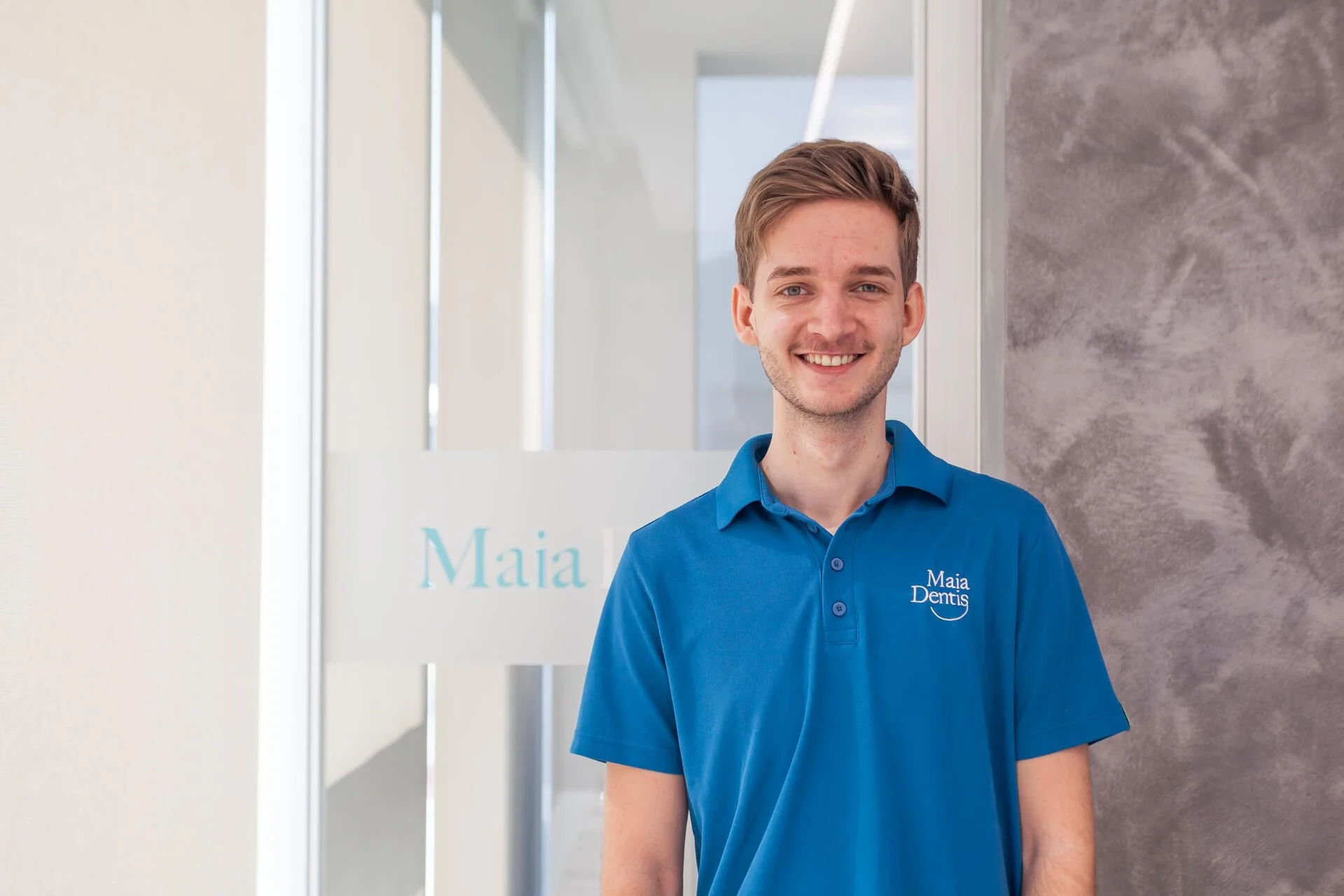 Team, Räume und Behandlungssituation in der Zahnarztpraxis Maia Dentis. Fotografie von Marco Bonatta.