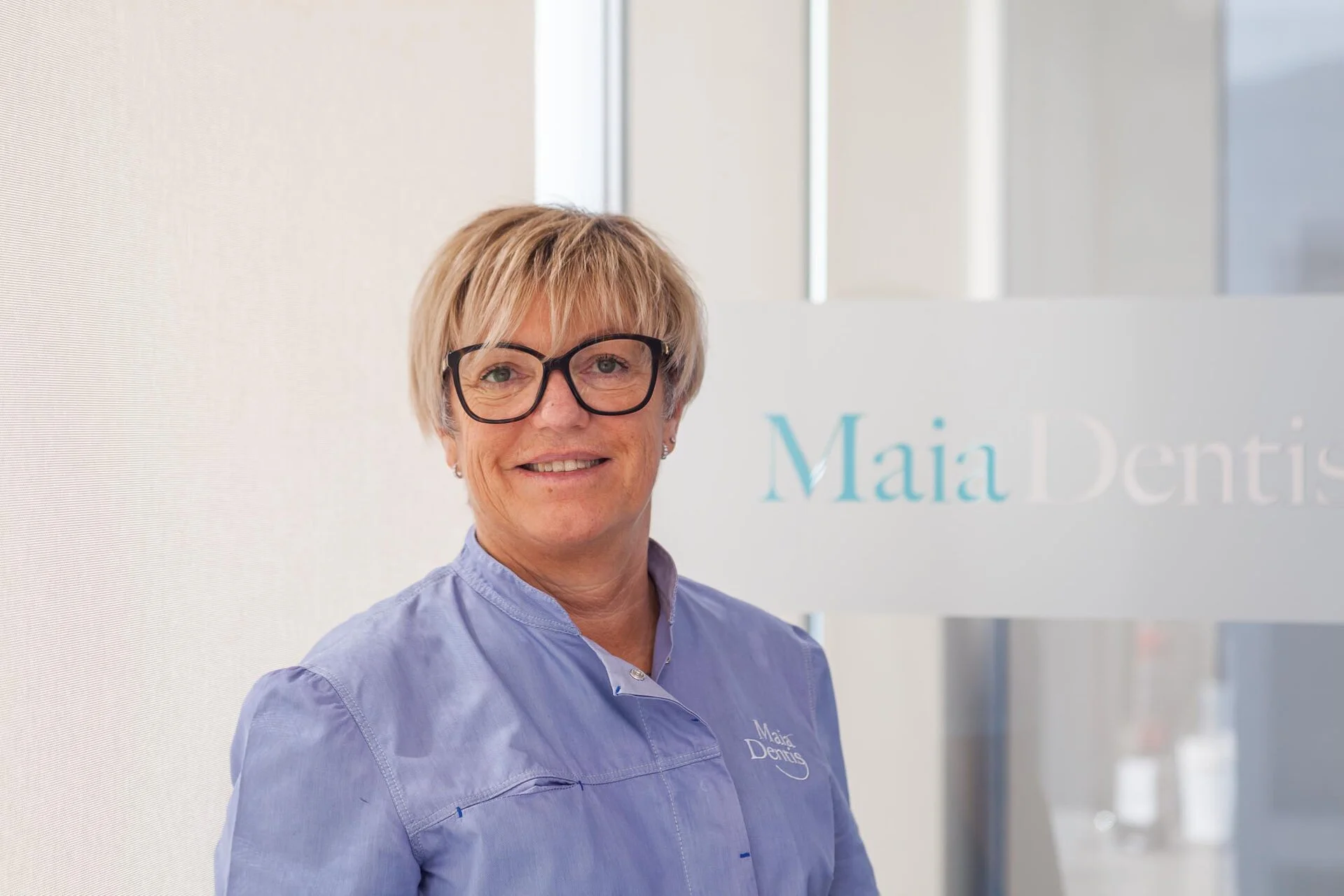 Team, Räume und Behandlungssituation in der Zahnarztpraxis Maia Dentis. Fotografie von Marco Bonatta.