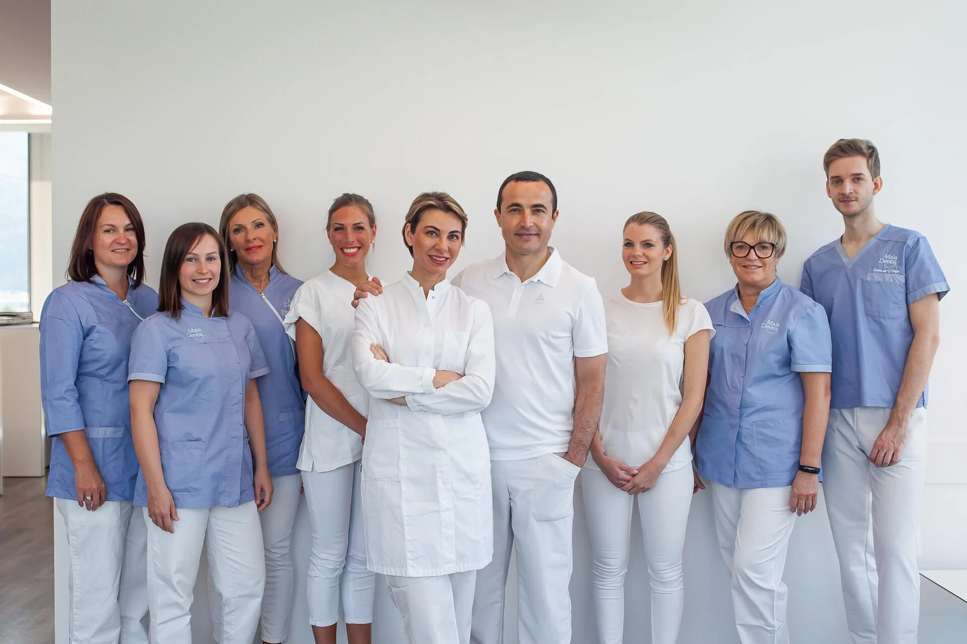 Team, Räume und Behandlungssituation in der Zahnarztpraxis Maia Dentis. Fotografie von Marco Bonatta.