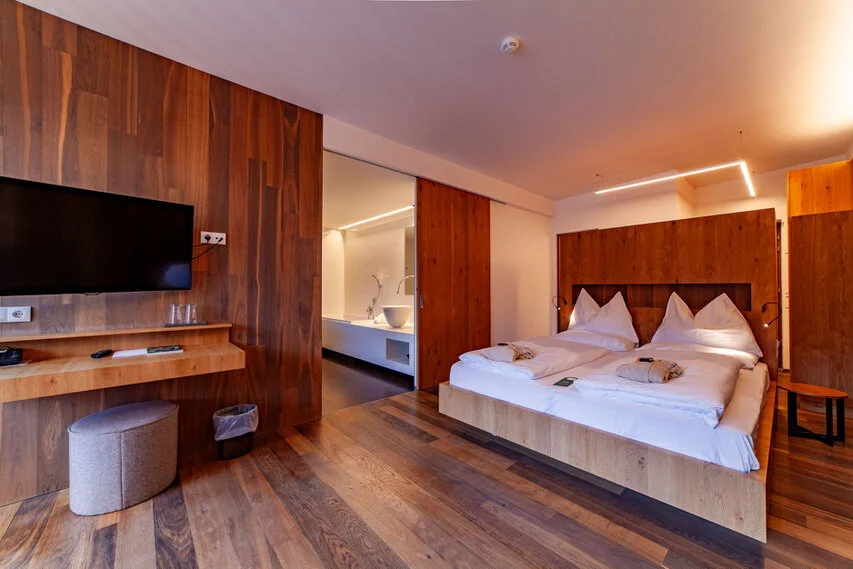 Ausgewählte Hotel- und Architekturfotografie aus Südtirol — fotografiert von Marco Bonatta.