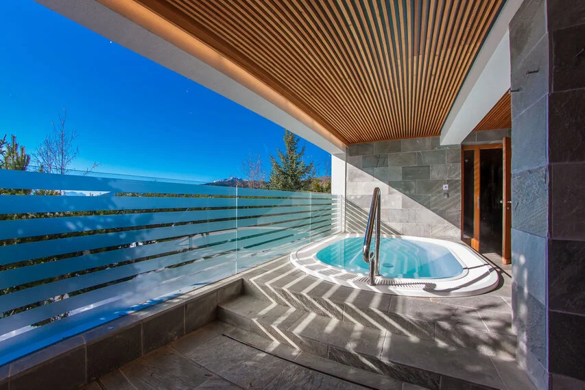 Ausgewählte Hotel- und Architekturfotografie aus Südtirol — fotografiert von Marco Bonatta.