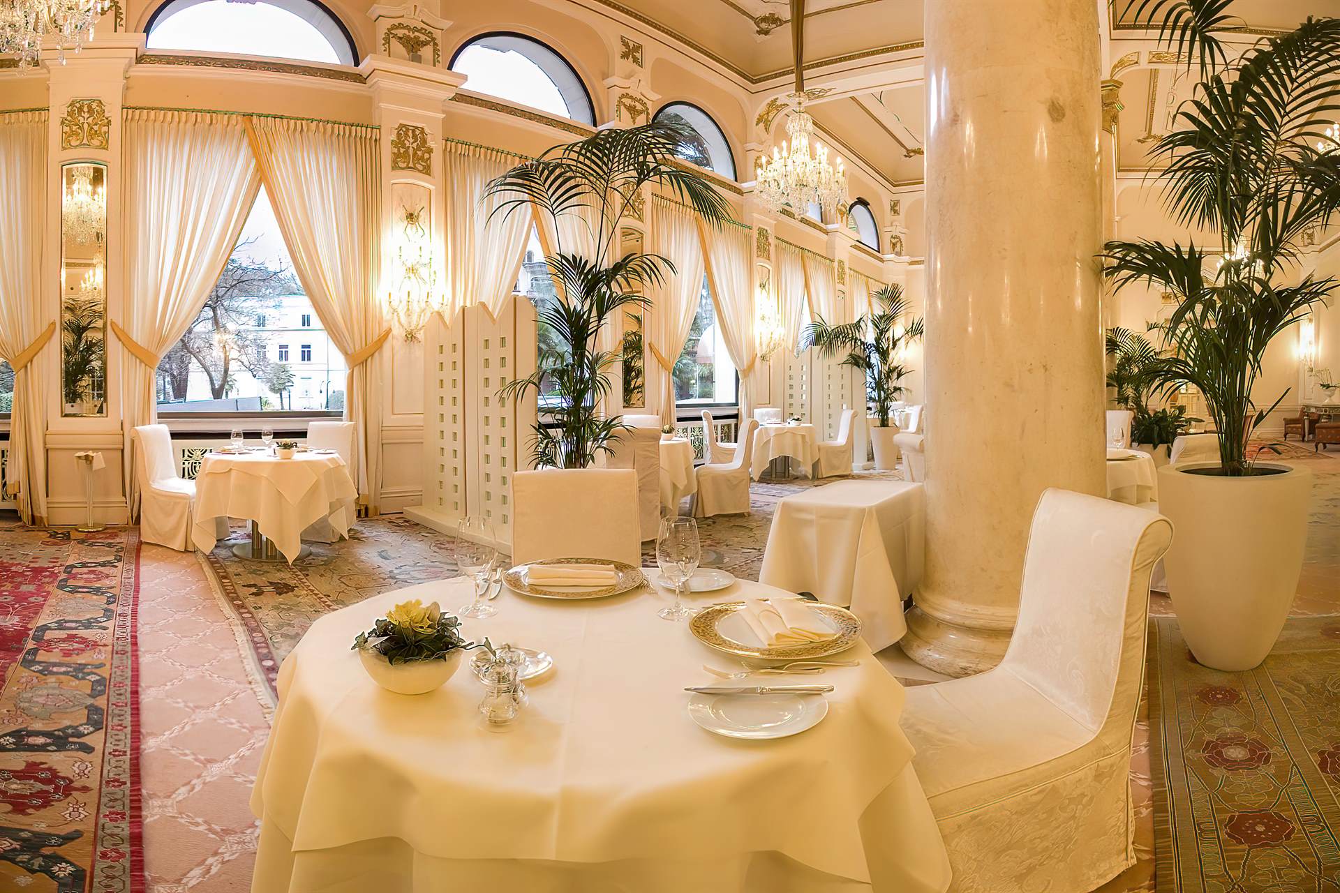 Hotelarchitektur, Innenraum oder Atmosphäre eines Südtiroler Gastbetriebs — fotografiert von Marco Bonatta.