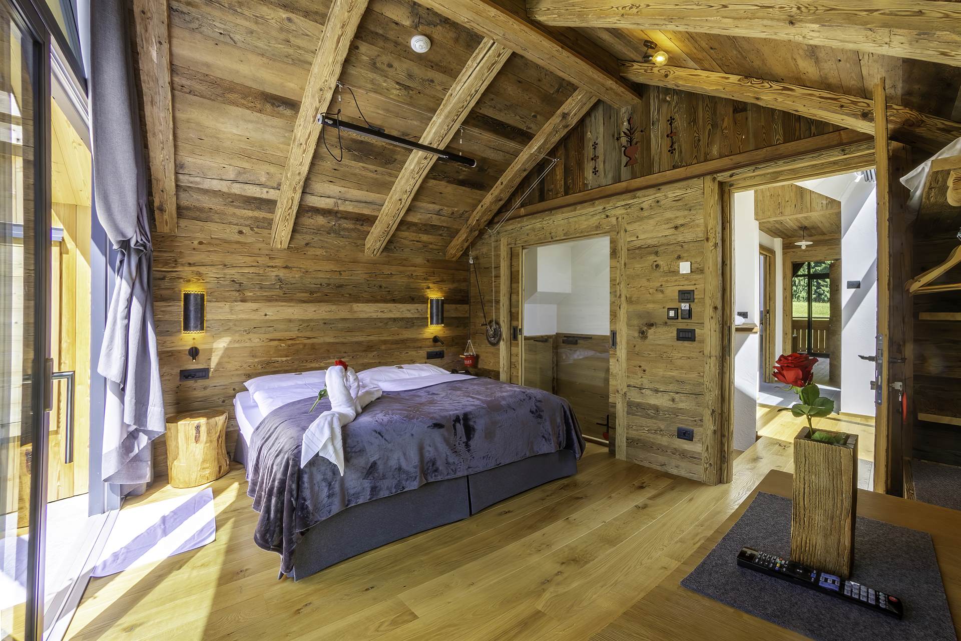 Hotelarchitektur, Innenraum oder Atmosphäre eines Südtiroler Gastbetriebs — fotografiert von Marco Bonatta.