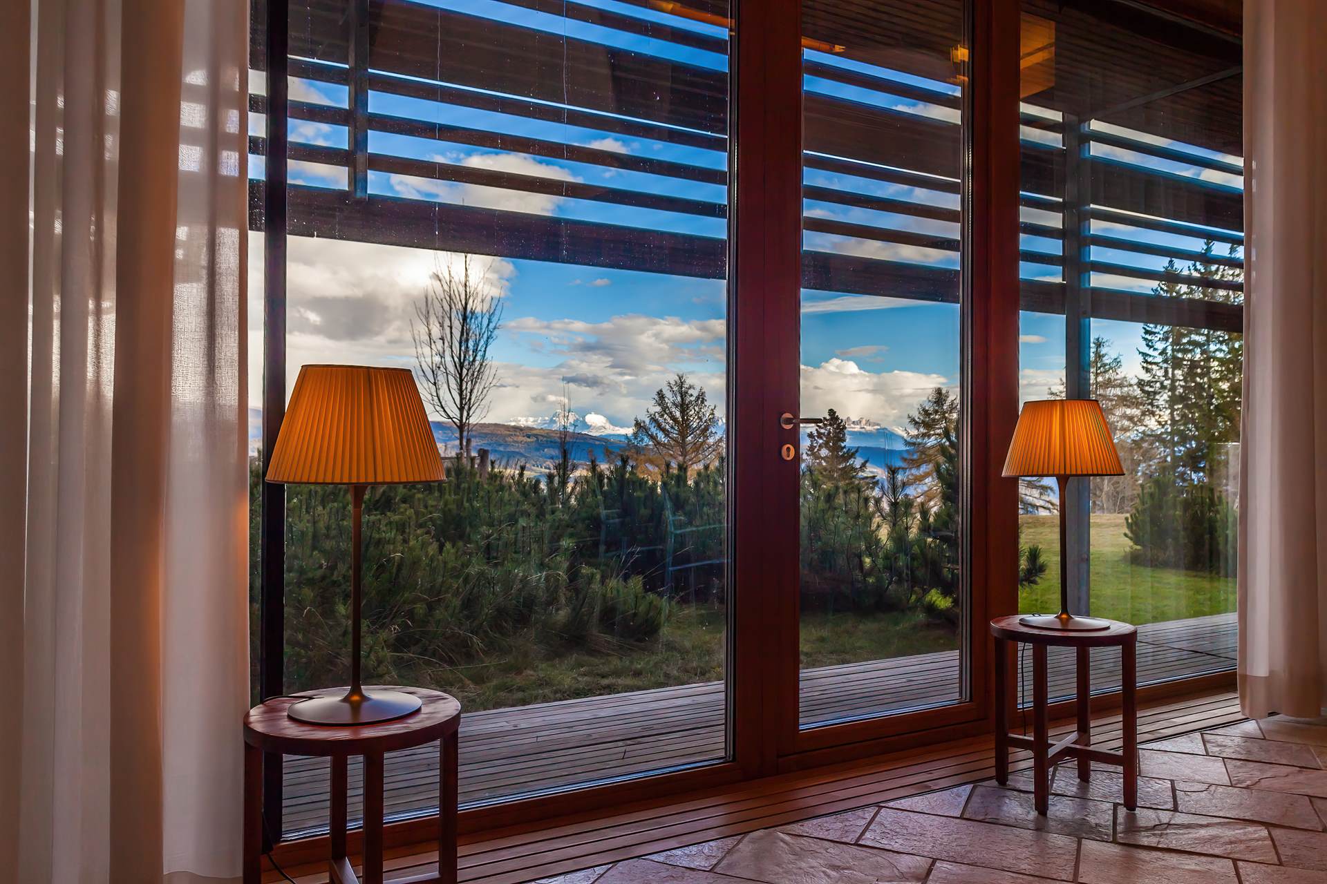 Hotelarchitektur, Innenraum oder Atmosphäre eines Südtiroler Gastbetriebs — fotografiert von Marco Bonatta.