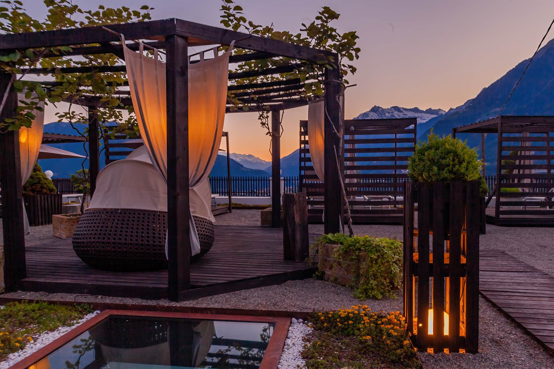 Hotelarchitektur, Innenraum oder Atmosphäre eines Südtiroler Gastbetriebs — fotografiert von Marco Bonatta.