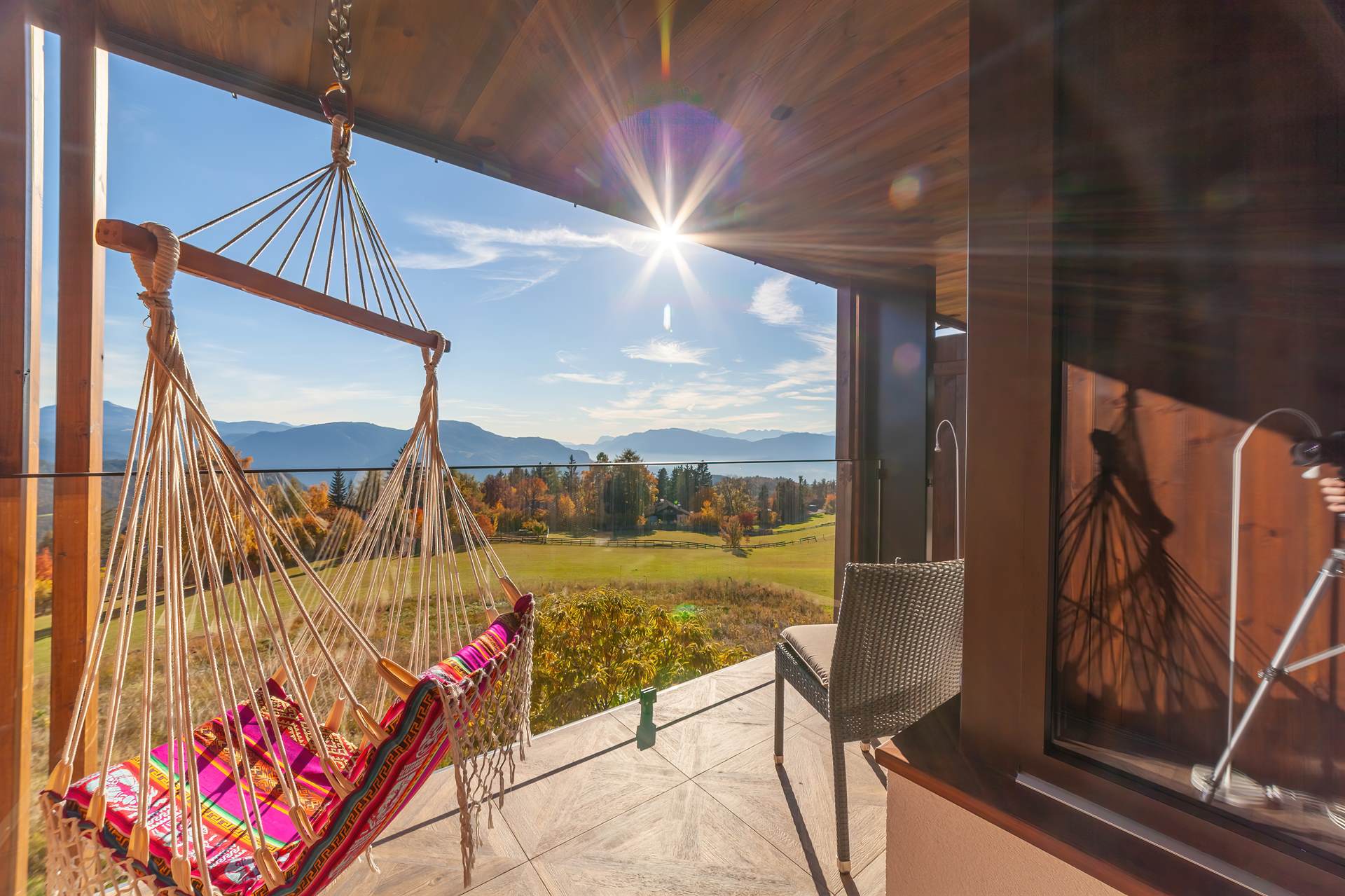 Hotelarchitektur, Innenraum oder Atmosphäre eines Südtiroler Gastbetriebs — fotografiert von Marco Bonatta.
