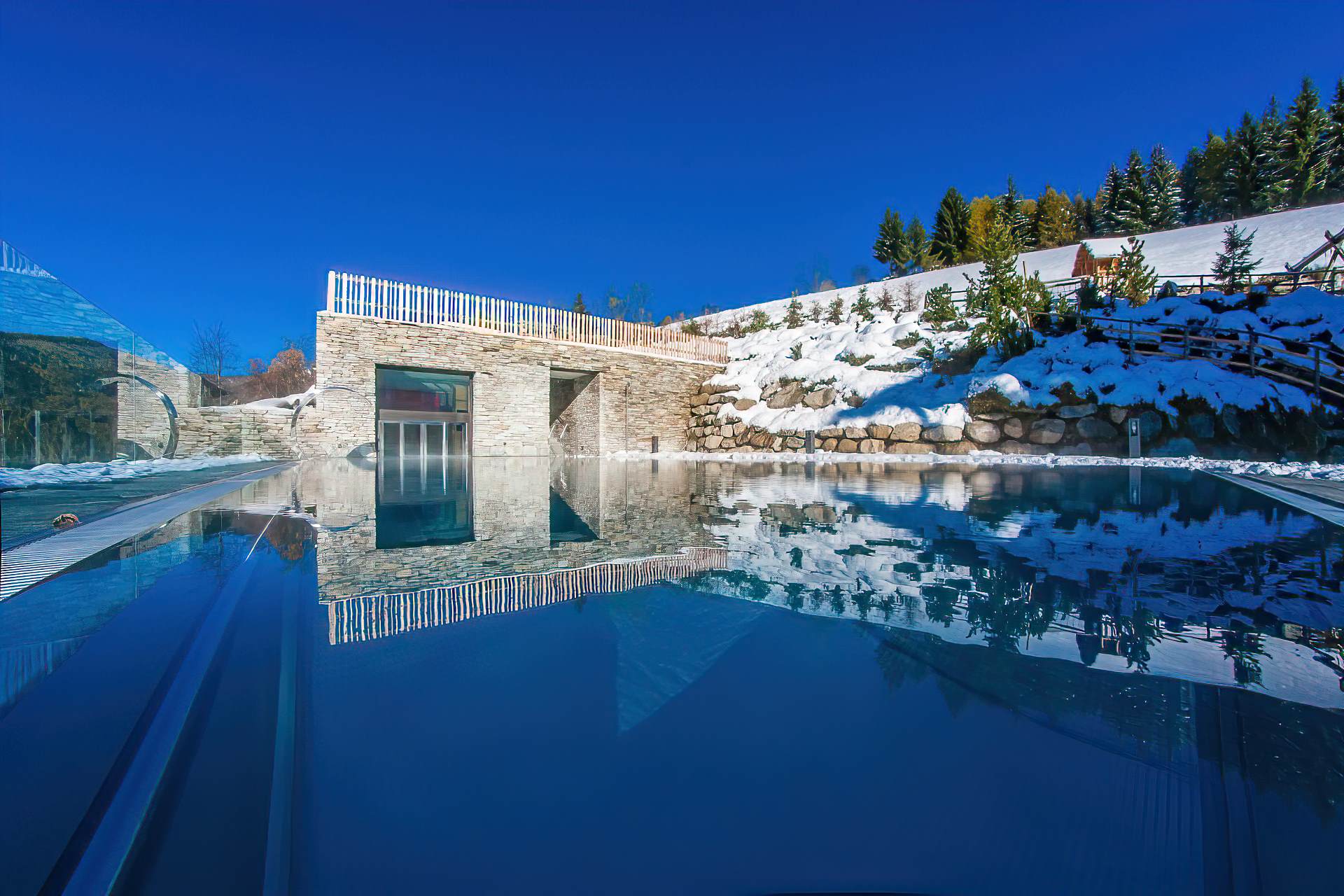 Hotelarchitektur, Innenraum oder Atmosphäre eines Südtiroler Gastbetriebs — fotografiert von Marco Bonatta.