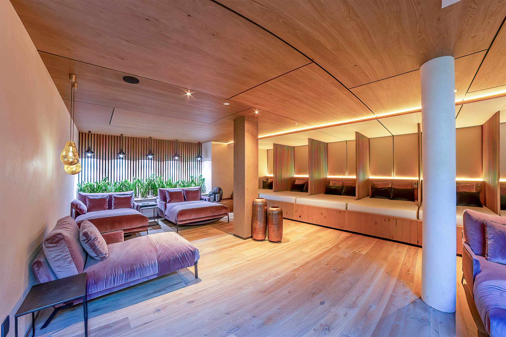 Hotelarchitektur, Innenraum oder Atmosphäre eines Südtiroler Gastbetriebs — fotografiert von Marco Bonatta.