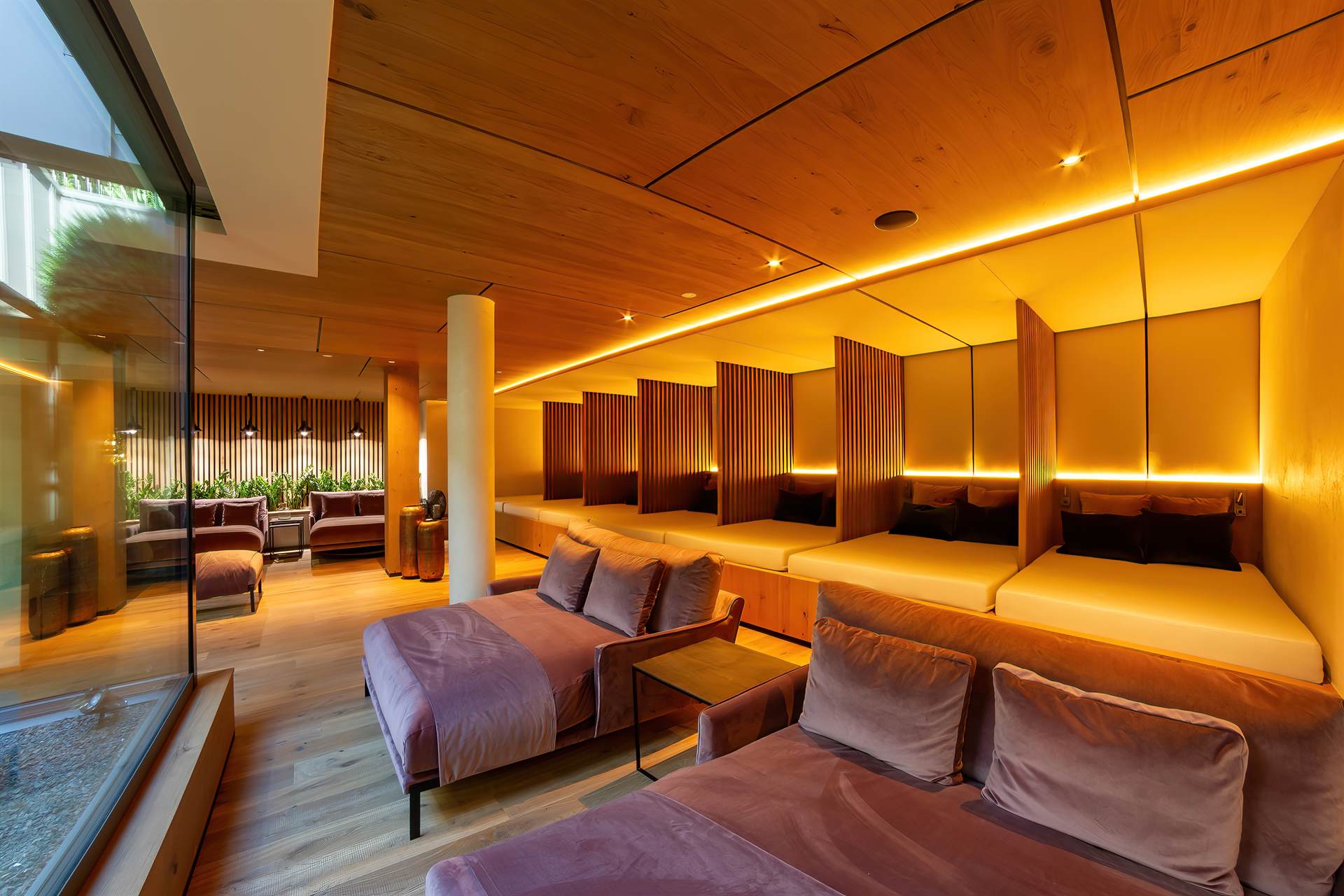 Hotelarchitektur, Innenraum oder Atmosphäre eines Südtiroler Gastbetriebs — fotografiert von Marco Bonatta.