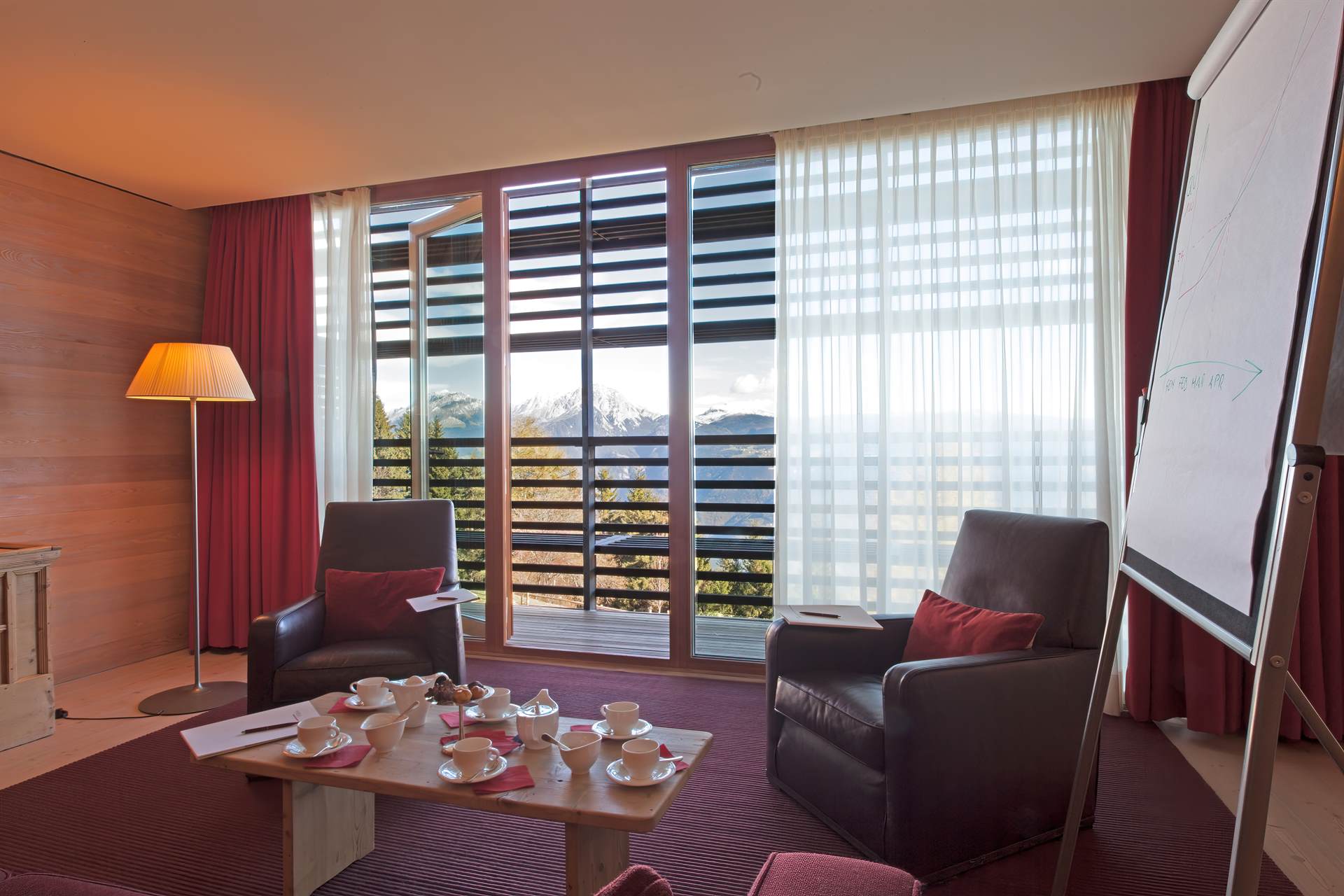 Hotelarchitektur, Innenraum oder Atmosphäre eines Südtiroler Gastbetriebs — fotografiert von Marco Bonatta.