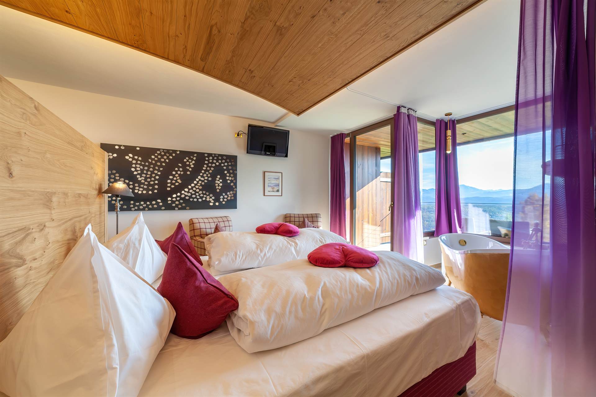 Hotelarchitektur, Innenraum oder Atmosphäre eines Südtiroler Gastbetriebs — fotografiert von Marco Bonatta.