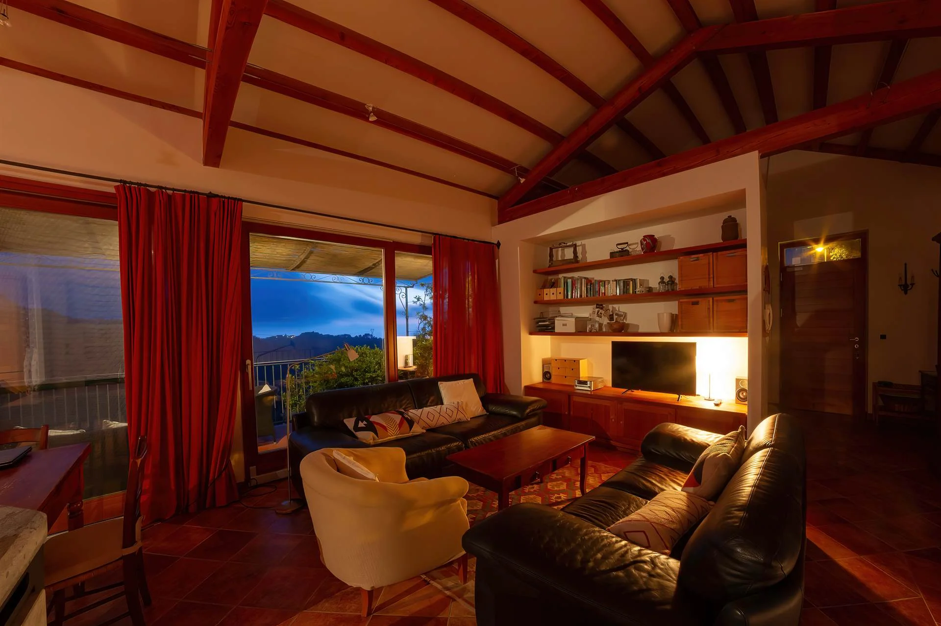 Hotelarchitektur, Innenraum oder Atmosphäre eines Südtiroler Gastbetriebs — fotografiert von Marco Bonatta.