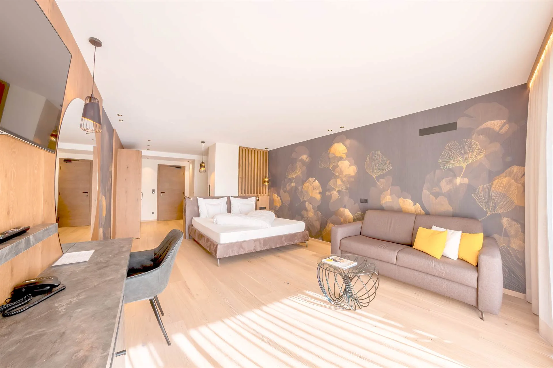 Hotelarchitektur, Innenraum oder Atmosphäre eines Südtiroler Gastbetriebs — fotografiert von Marco Bonatta.